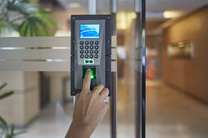 Segurança Eletrónica e Controlo de Acesso